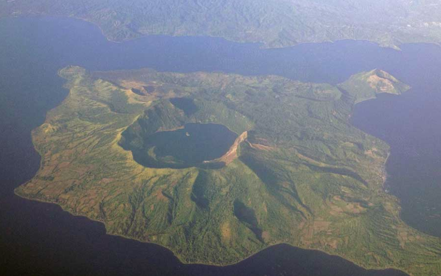 塔尔火山（Taal Volcano）